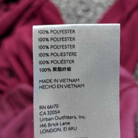 ✨3/$15 Free People red satin button up blouse S - Picture 9 of 9